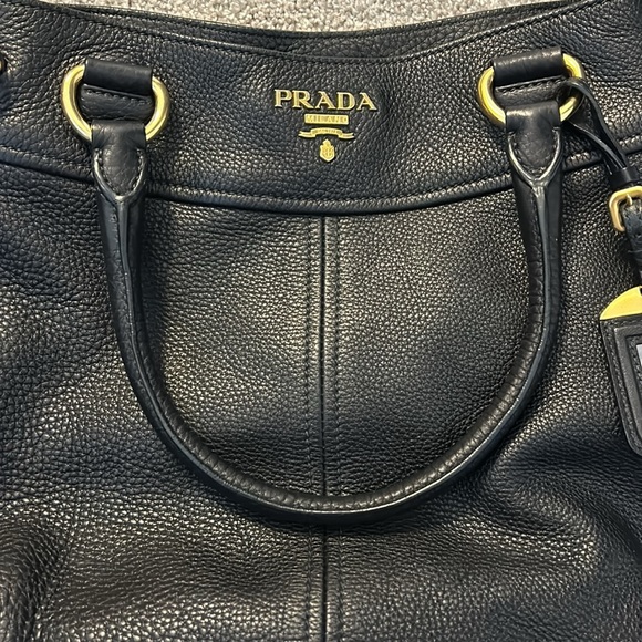 Black leader Prada bag with gold hardware - Picture 2 of 14